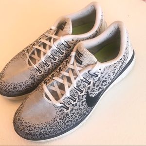 Nike Mens Free RN Distance Running Shoes White/Blk